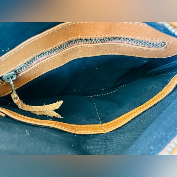 Wanderers Leather Crossbody Wristlet Clutch Tan Brass Hardware Great Pockets EUC - Picture 8 of 15